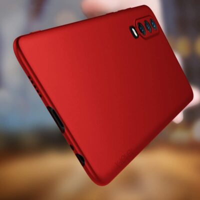 Raudonos spalvos dėklas Huawei P30 telefone su trim kameromis ir x-level logotipu