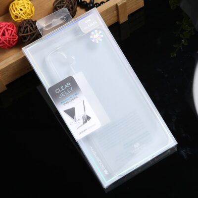 Skaidrus deklas Samsung Galaxy A346 A34 5G Mercury Clear pakuoteje ant juodo pavirsiaus