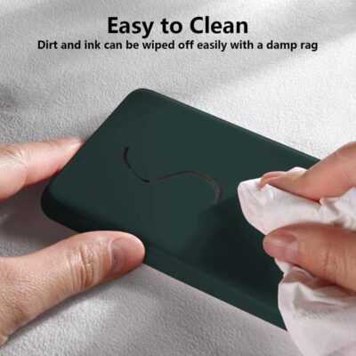 Tamsiai žalias dėklas Apple iPhone 12 Pro Max lengvai valomas nuo nešvarumų ir rašalo.