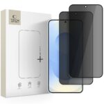 Juodas apsauginis ekrano stikliukas Samsung S26 TECH-PROTECT GLASS SPY 2-pack pakuotėje šalia išmaniojo telefono