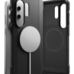 Juodas dėklas Samsung Galaxy S26 Ultra su MagSafe funkcija, matomi du dėklai ir magnetas
