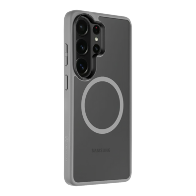 Šviesiai pilkas dėklas Samsung Galaxy S26 Ultra, matomas didelis kameros modulis ir apskritas nugaros žymeklis