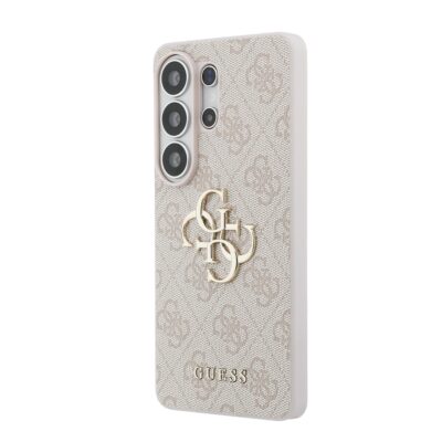 Rausvas Guess PU dėklas su metaliniu auksiniu logotipu ir švelniai raštuotu fonu, skirtas Samsung Galaxy S26 Ultra