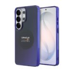 Tamsiai melynas deklas Samsung Galaxy S26 Ultra su diagonaliu pavirsiumi ir Oracle Red Bull Racing logotipu