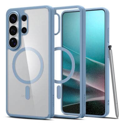 Sviesiai melynas deklas su skaidria nugara ir melynu bumperiu rodomas su Galaxy S26 Ultra ir S Pen