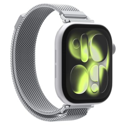 Sidabrine Apple Watch apyranke is nerudijancio plieno su milanezes tipo tinkleliu, matomas laikrodis su zalsvom neoninius elementus ekrane