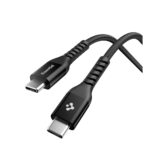 Juodas USB-C iki USB-C kabelis su pintuotu pluoštu, abiejose galvutėse USB-C jungtys, matomas Essential uzrasas