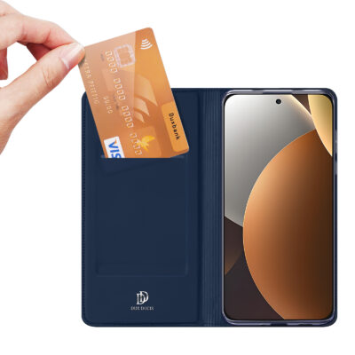 Tamsiai mėlynas atverčiamas dėklas Xiaomi Redmi Note 15 Pro 5G Dux Ducis Skin Pro su oranžine kredito kortele kišenėje.