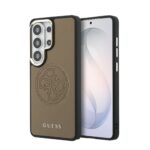 Rudas dėklas Guess PU perforuotu logotipu ir juodu rėmu, matomas kameros modulis