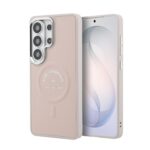 Rožinio atspalvio Karl Lagerfeld dėklas su PU paviršiumi, ant nugarėlės matomas Karl Lagerfeld logotipas ir matoma įrėminta kamera viršutiniame kairiajame kampe