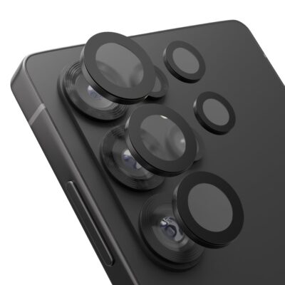 Juodas apsauginis stiklas galinei kamerai Samsung Galaxy S26 Ultra, matomi keli apvalūs apsauginiai dangteliai virš kamerų lęšių.