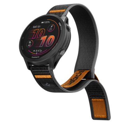 Juoda-oranžinė apyrankė SPIGEN ATHLEX AIR GARMIN QUICK RELEASE 22 MM ACTIVE prie juodo sportinio laikrodžio