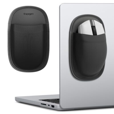Juoda kišenė kompiuterio pelei SPIGEN LD220 MOUSE SLEEVE pritvirtinta prie nešiojamojo kompiuterio