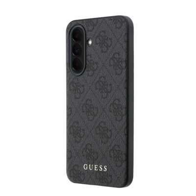 Pilkas dėklas Guess PU 4G su tekstūriniu paviršiumi ir matomu GUESS logotipu, matoma telefono kamera.